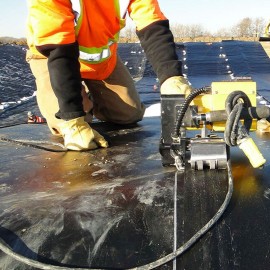 Machine à souder les...